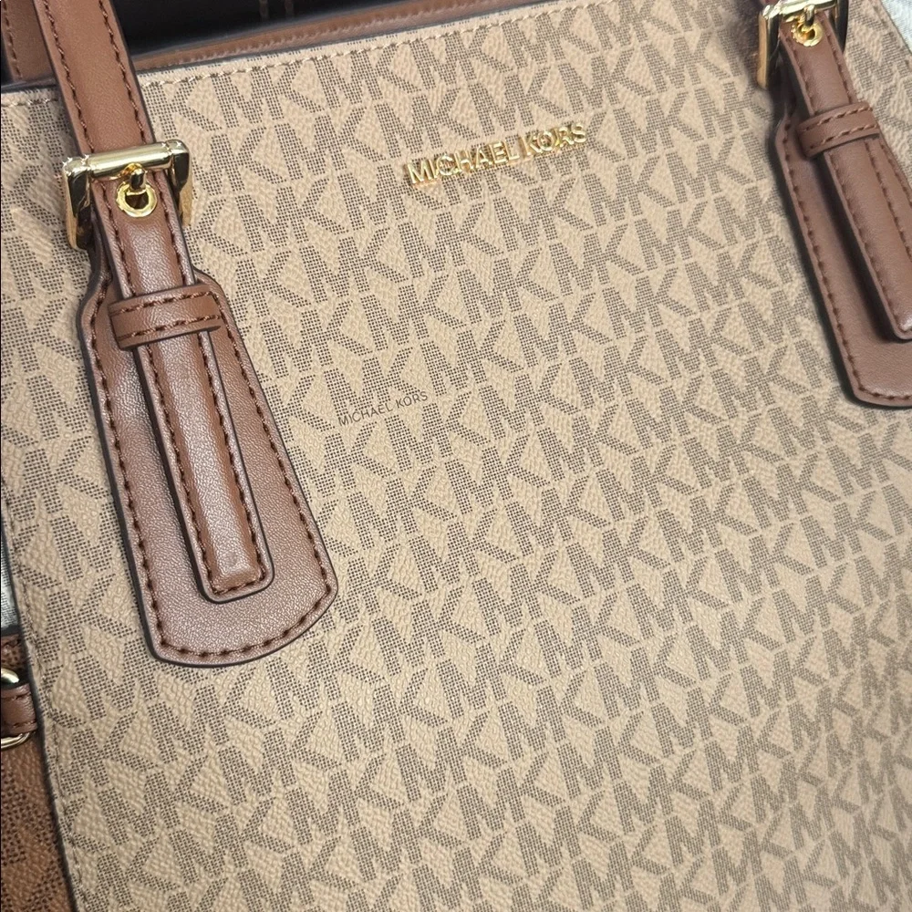 Michael Kors womens Marilyn Medium Top Zip Tote